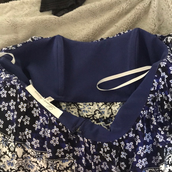 Flowy off the shoulder top - Picture 2 of 2